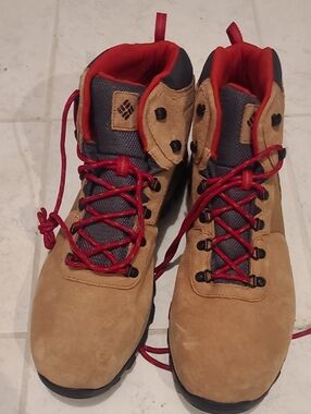 Columbia Tan Suede Hiking Boots with Red Laces